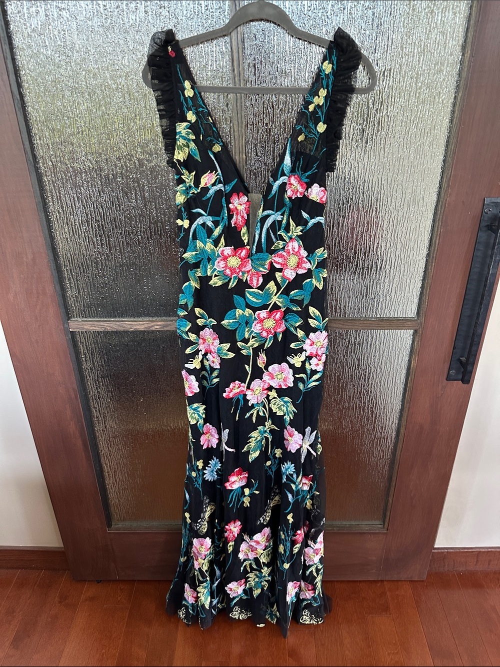 Mac Duggal Black Floral V-Neck Evening Gown with flutter sleeves size 6. NWT - Picture 9 of 15
